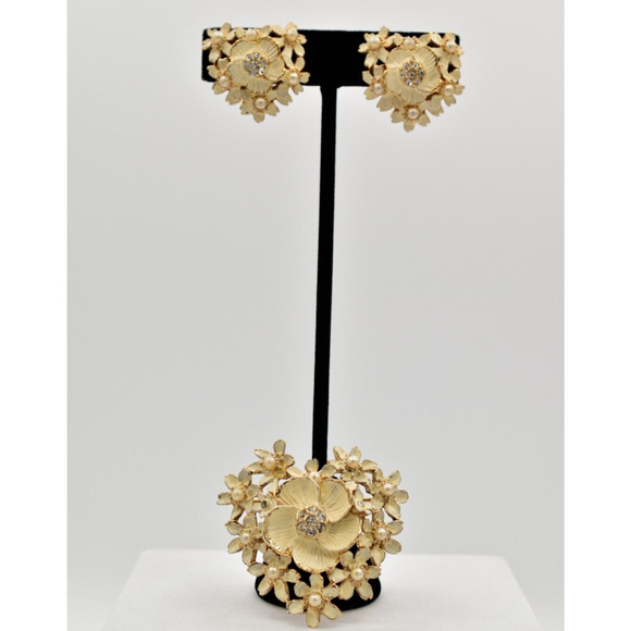 Reja Vintage Clip On Earrings Pin Brooch Set Cream Flower Enamel Pearl 40s BinBI - Picture 1 of 12